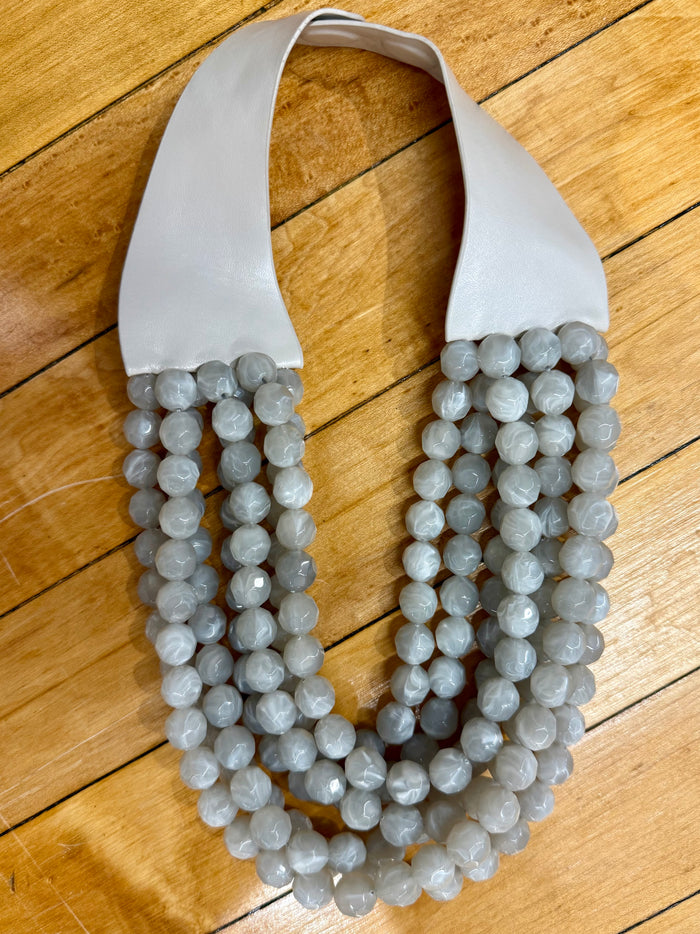 Donna Necklace in Light Gray