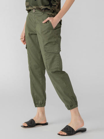 Rebel Pant in Hiker Green